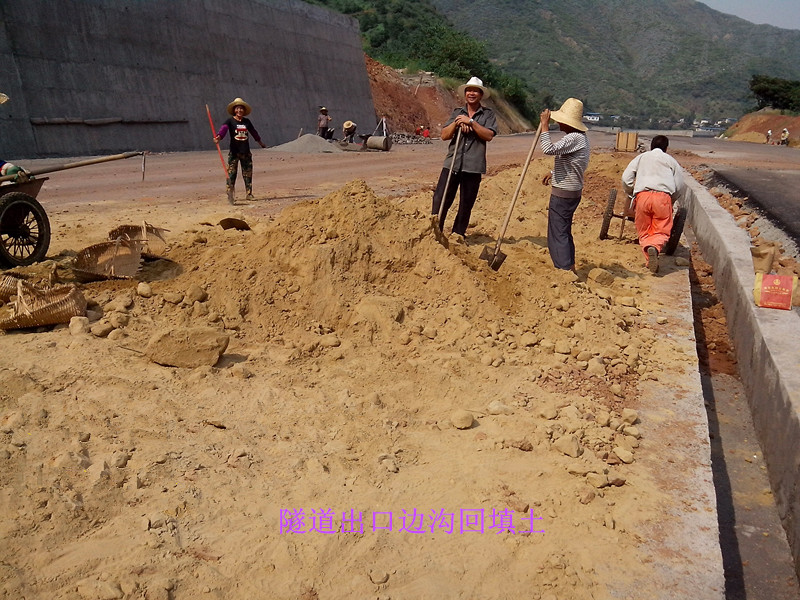 丽江至攀枝花高速公路施工现场