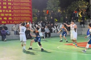 真强啊！某镇篮球赛 这两百斤兄弟能里能外无敌