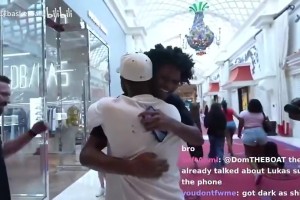 太巧了！去年欧文在赌城直播，偶遇阿门，然后向观众夸奖阿门