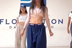 NBA前方女记者周玲安晒热舞视频：如果不在工作就是在跳舞💃