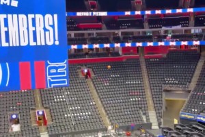 试问：这个史诗超高球馆进球 难度跟阿德巴约83分，哪个难😱